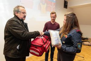 V Hotemažah nov polavtomatski defibrilator AED 4